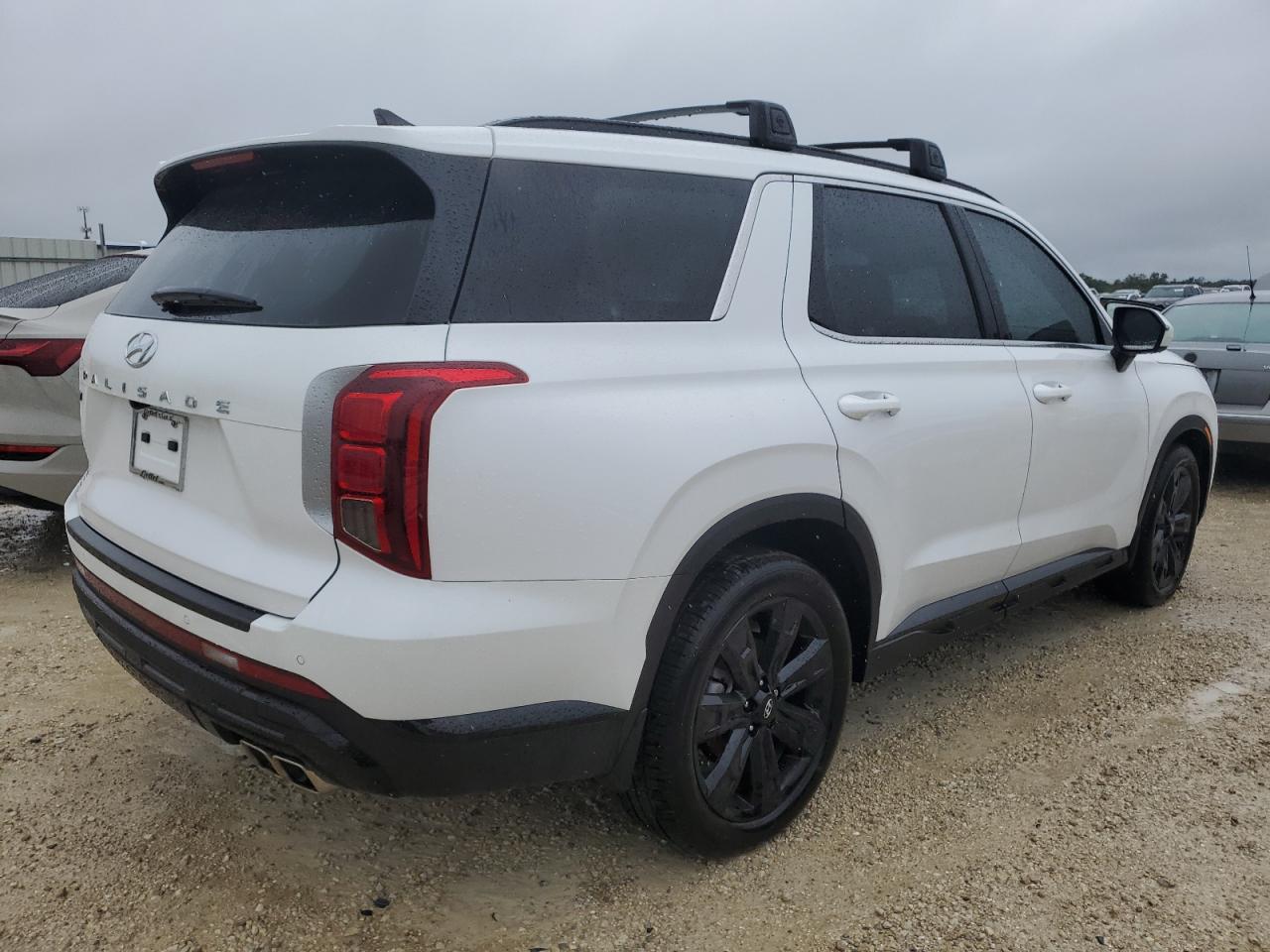 2024 Hyundai Palisade - Image 3