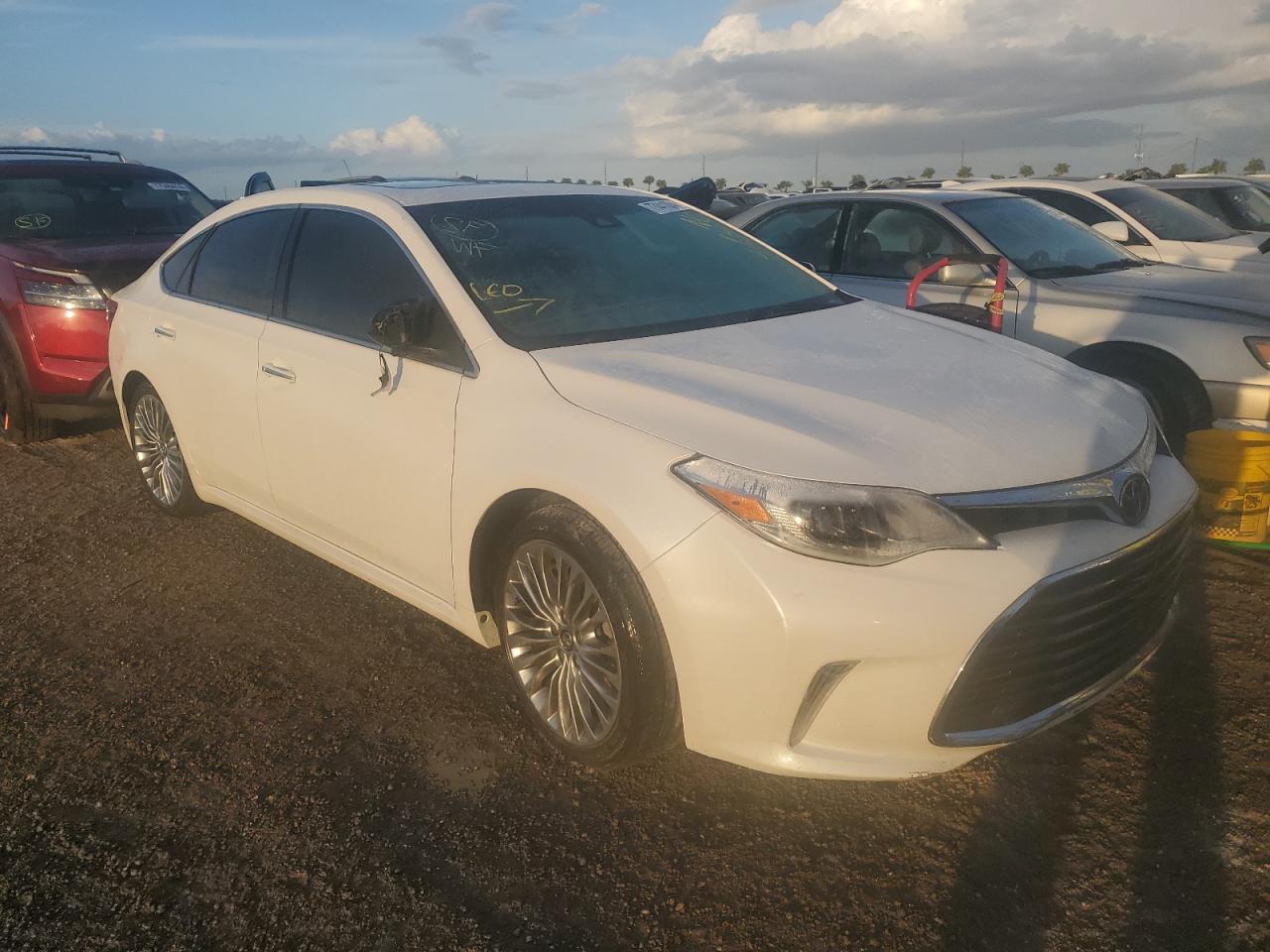 2016 Toyota Avalon - Image 4