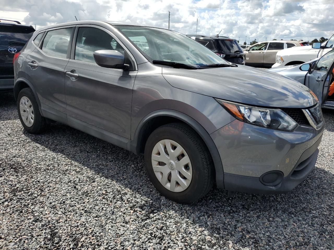 2018 Nissan Rogue - Image 4