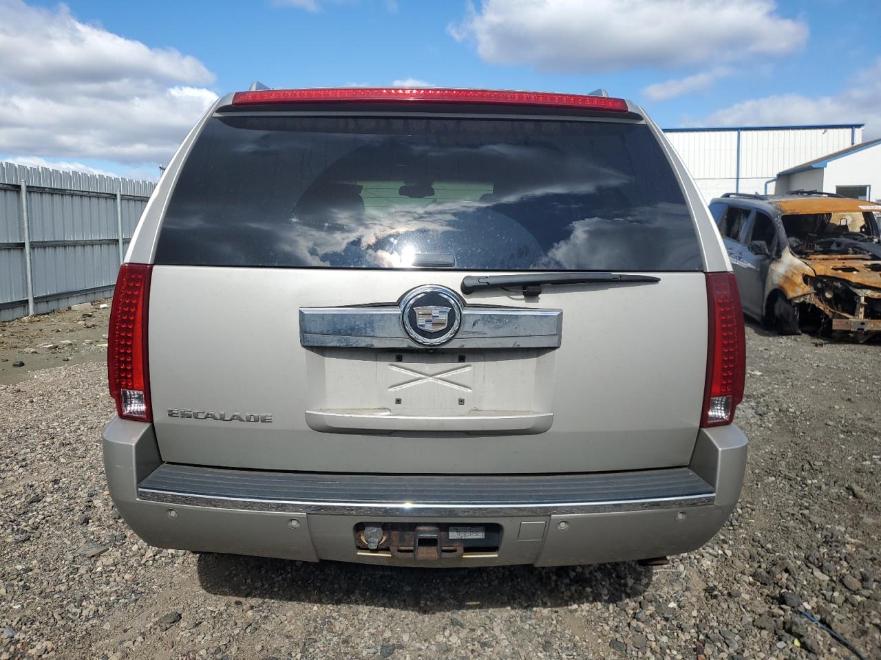 2007 Cadillac Escalade Luxury VIN: 1GYFK63827R287303 Lot: 76412634