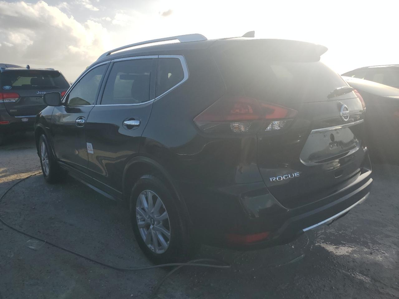 2018 Nissan Rogue - Image 2