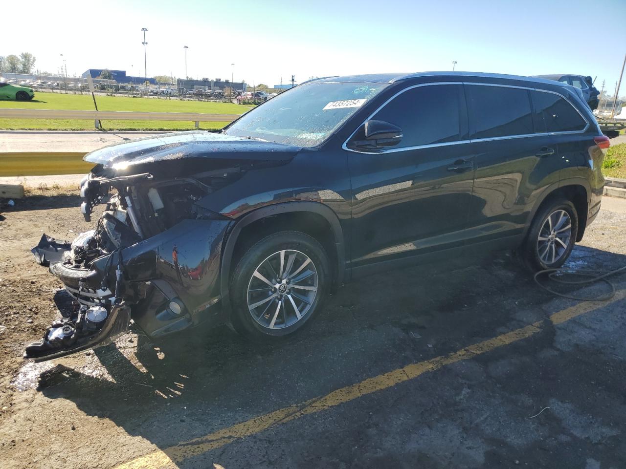 2019 Toyota Highlander - Image 1