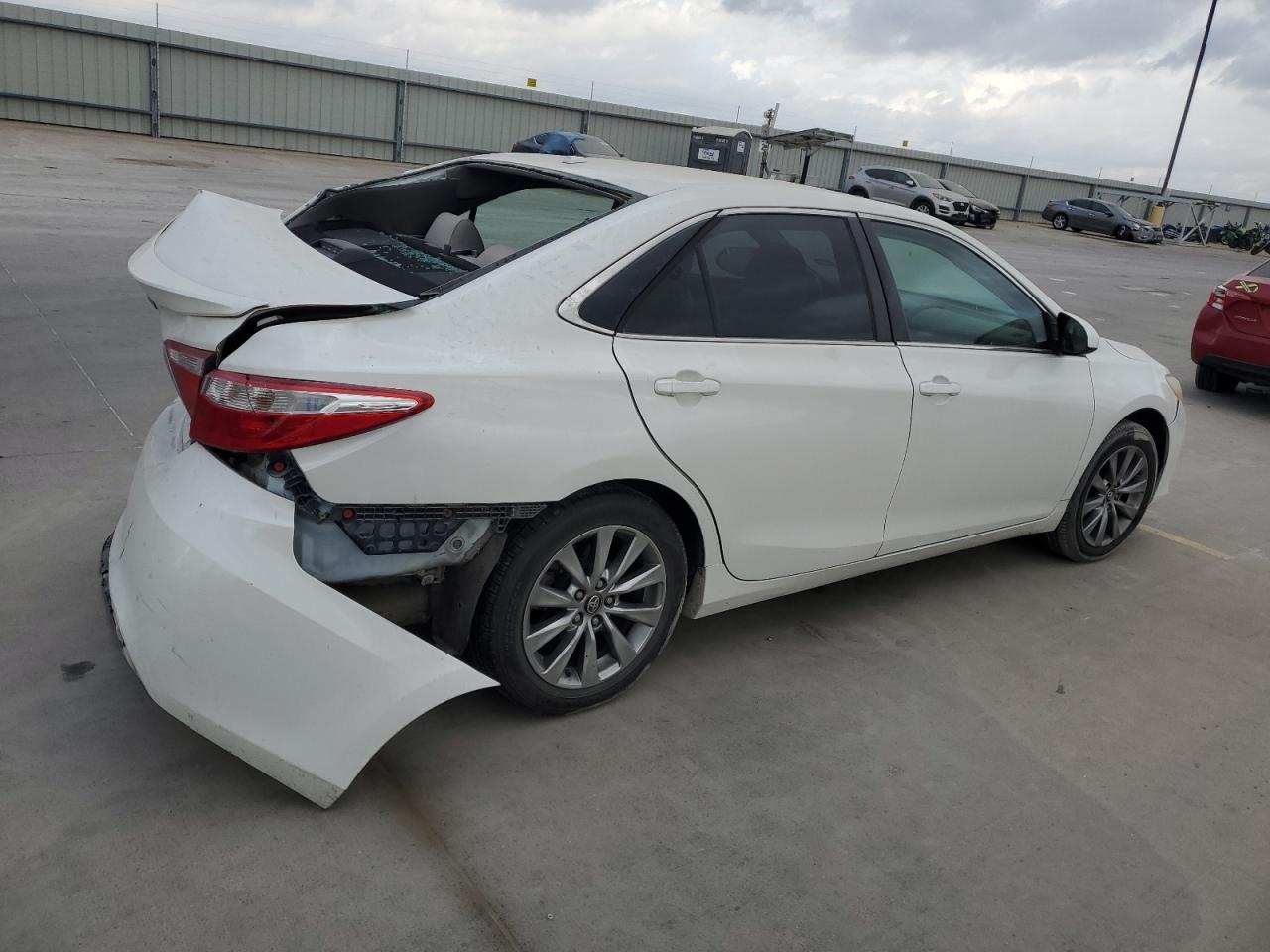 VIN 4T1BF1FK8GU224072 2016 TOYOTA CAMRY no.3