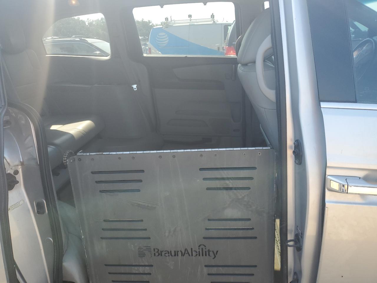 2012 Honda Odyssey - Image 11