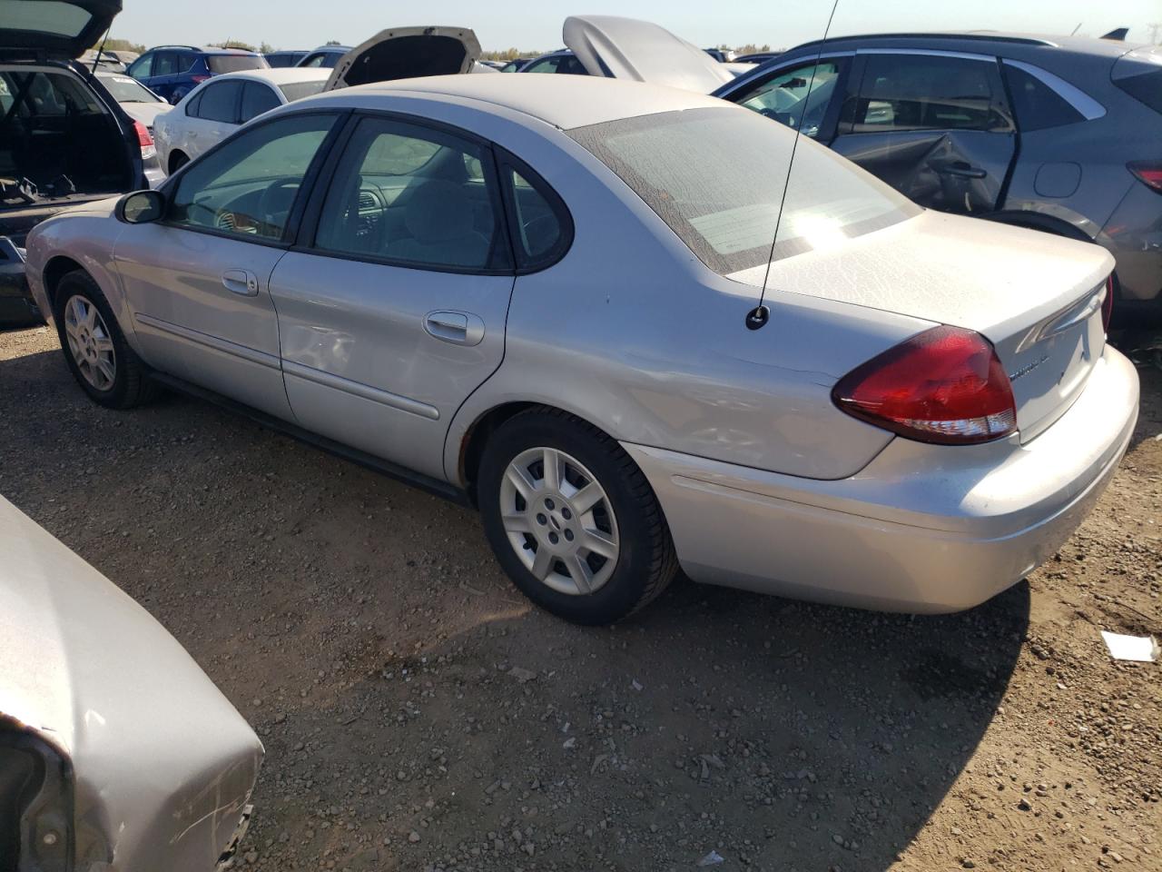 2007 Ford Taurus Se VIN: 1FAFP53U77A121975 Lot: 74960214