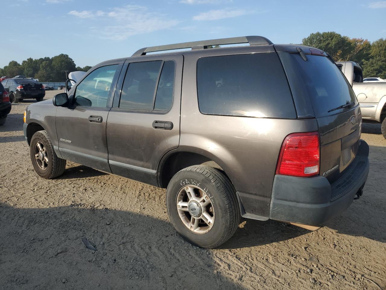 2005 Ford Explorer - Image 2
