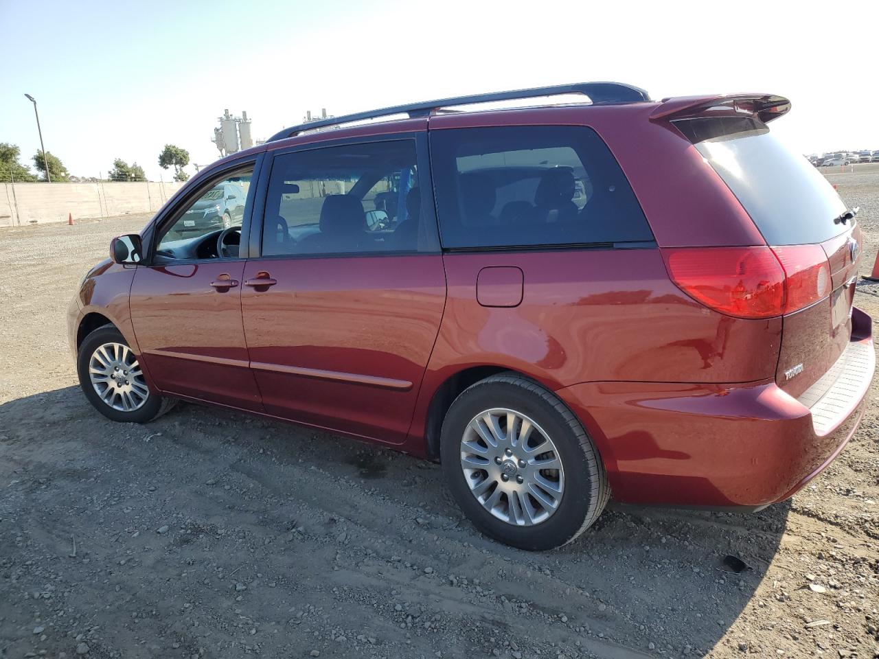 2007 Toyota Sienna - Image 2