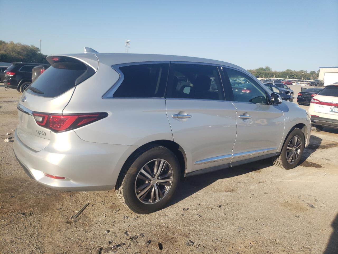 2018 Infiniti QX60 - Image 3