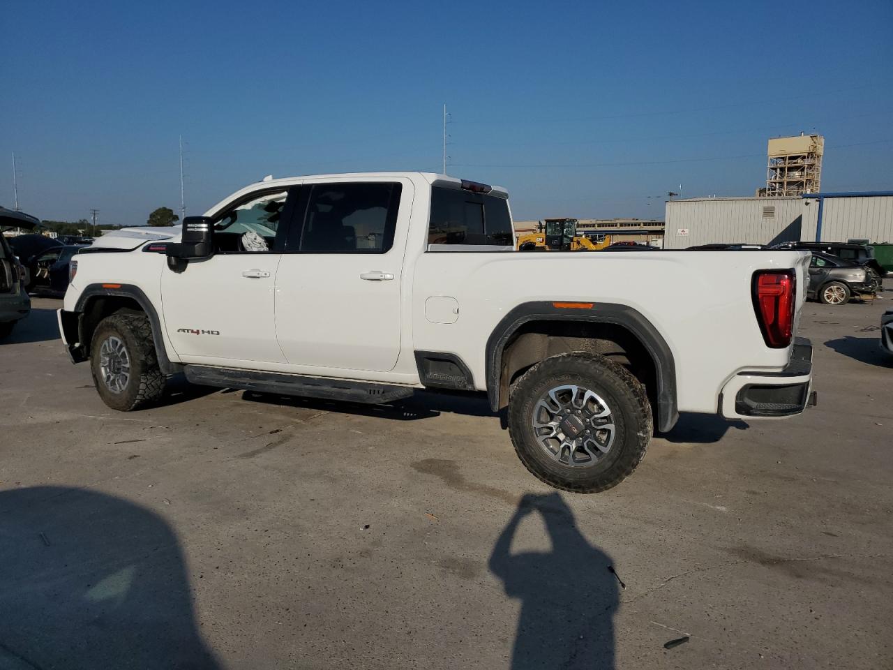 2022 GMC Sierra - Image 2
