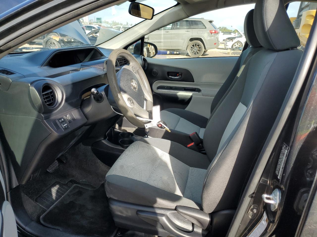 JTDKDTB38E1560825 2014 Toyota Prius C