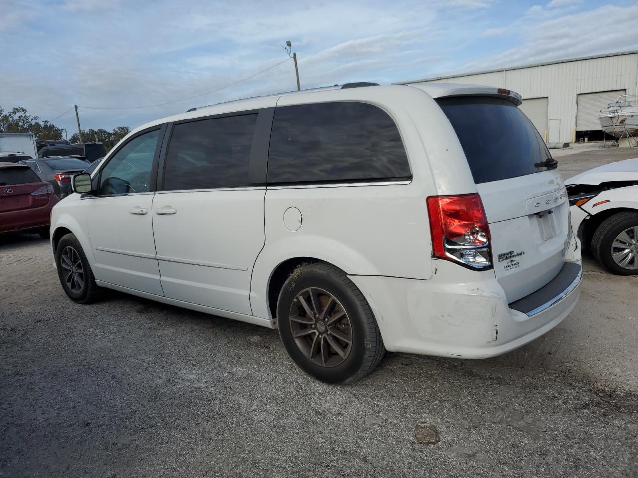 2017 Dodge Caravan - Image 2