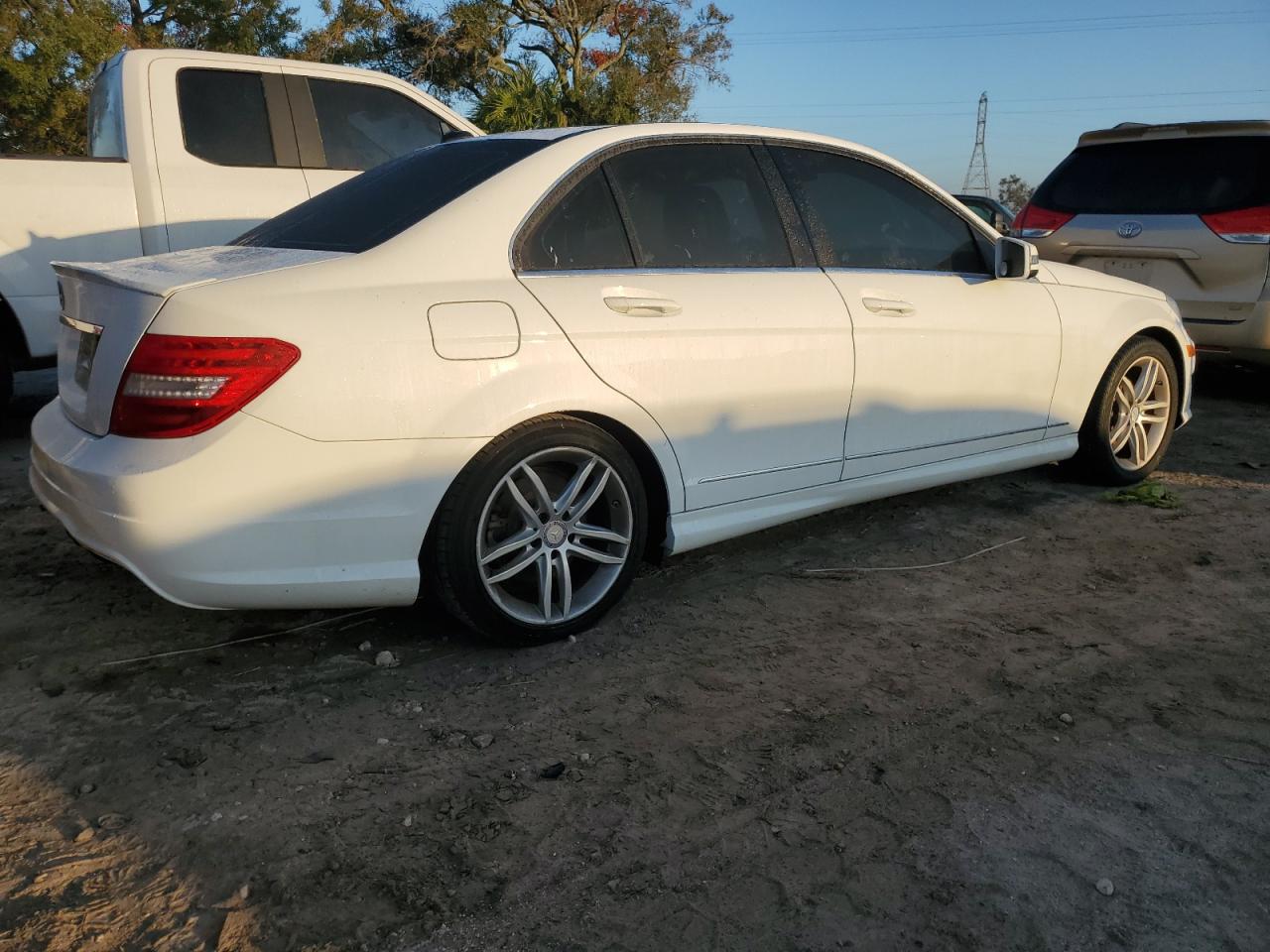 VIN WDDGF4HB9ER316161 2014 MERCEDES-BENZ C-CLASS no.3