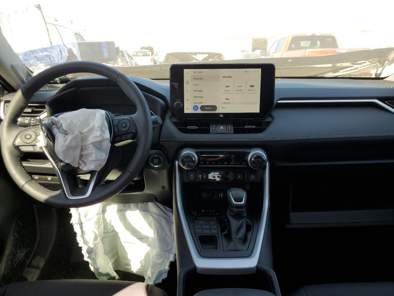 2024 Toyota RAV 4 - Image 8