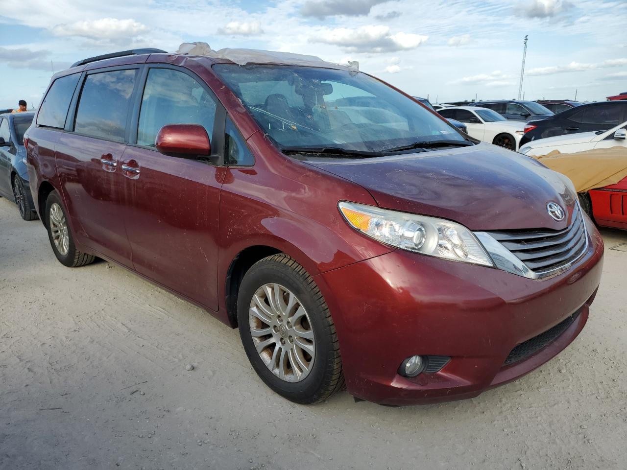 2017 Toyota Sienna - Image 4