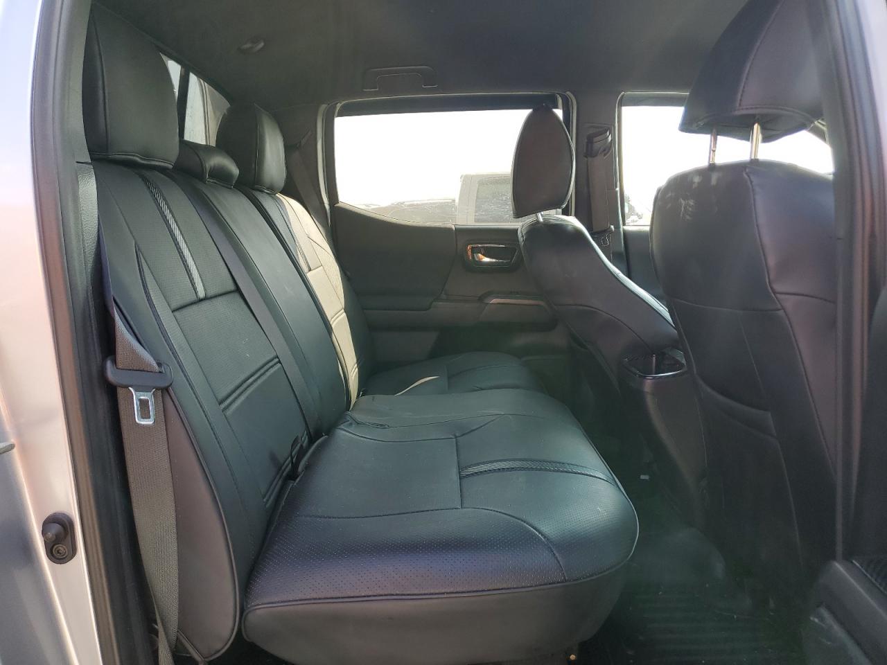 2018 Toyota Tacoma - Image 11