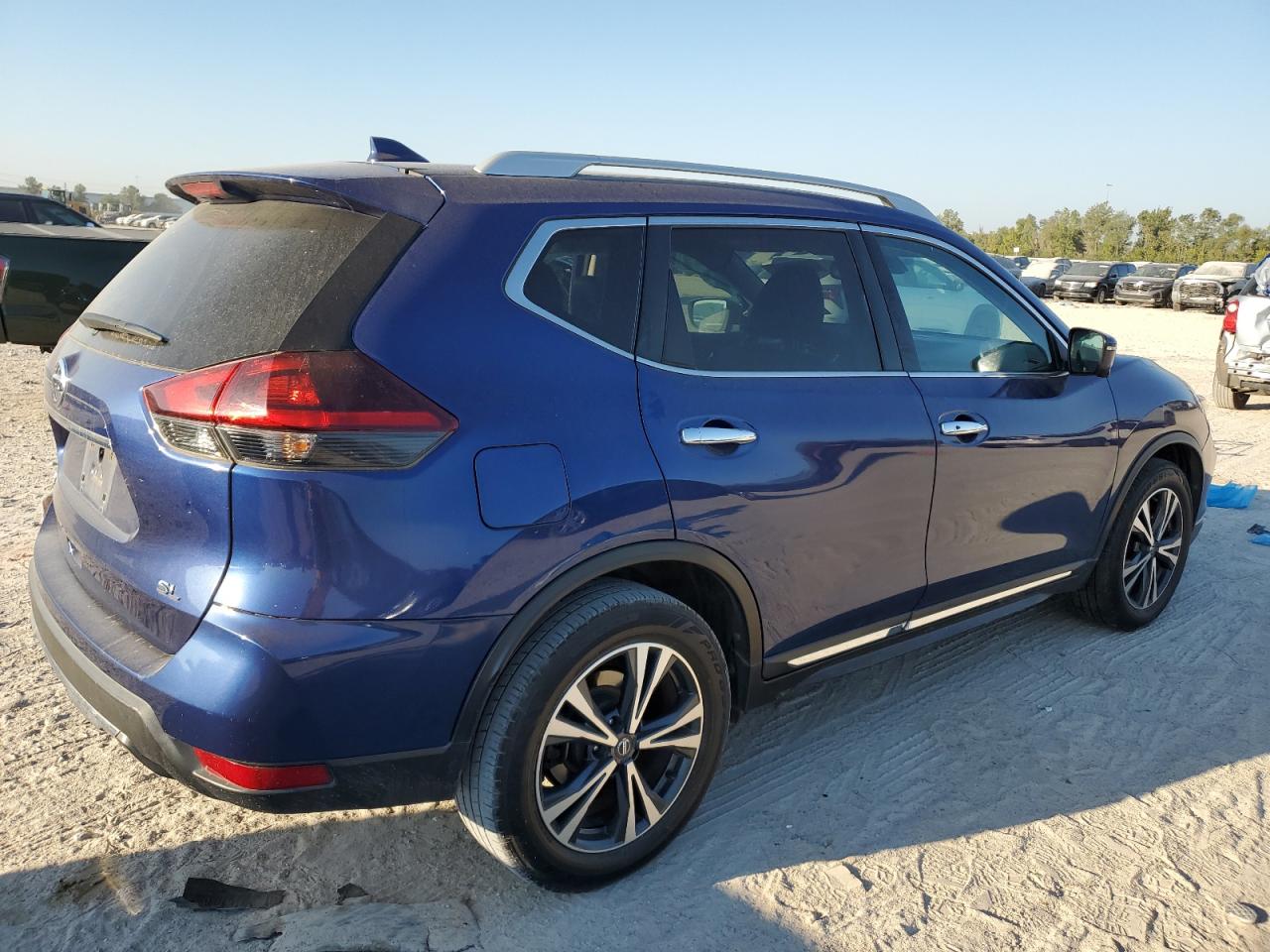 2018 Nissan Rogue - Image 3