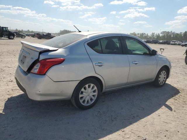  NISSAN VERSA 2017 Сріблястий