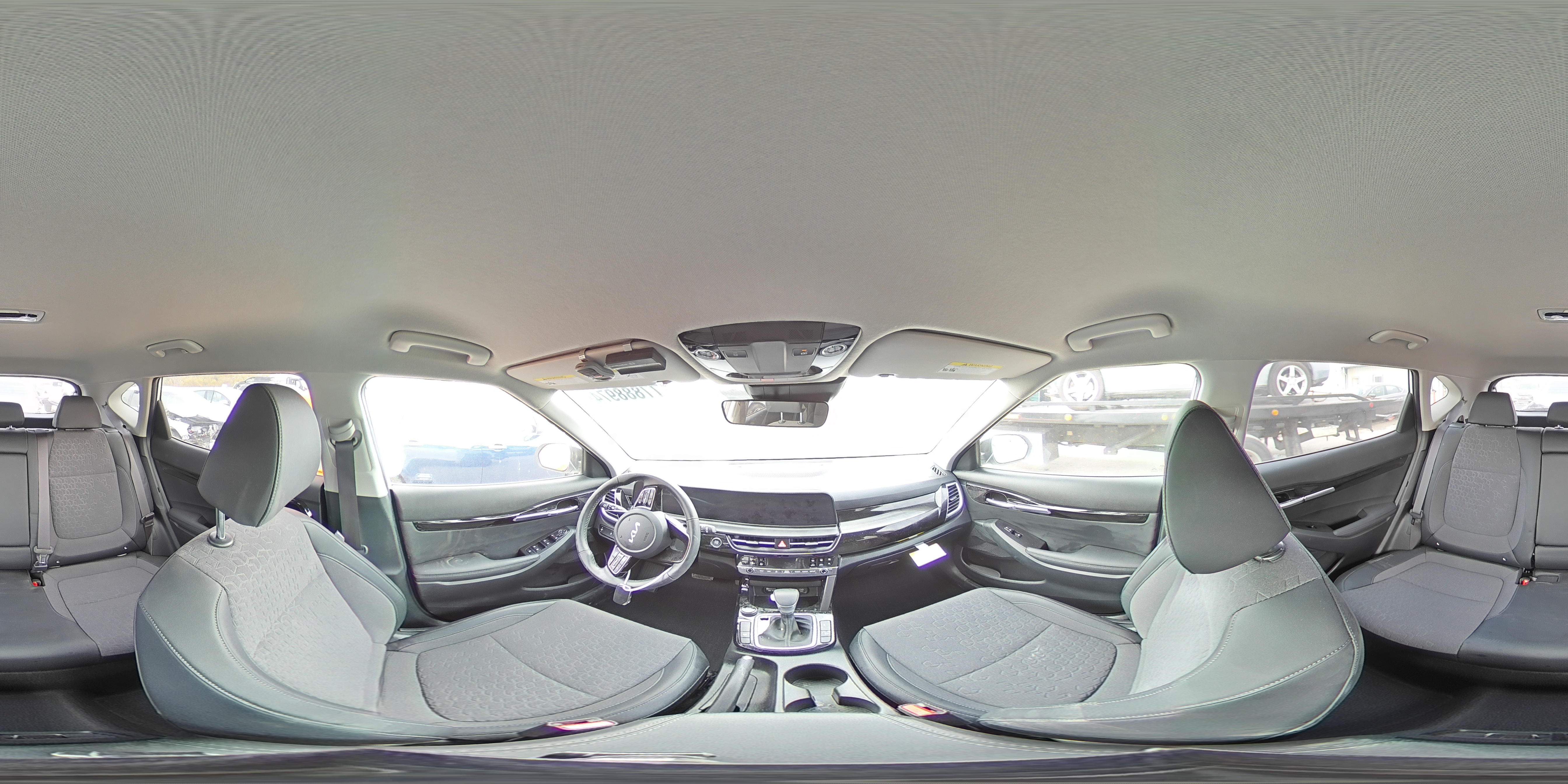 2024 Kia Seltos - Image 16