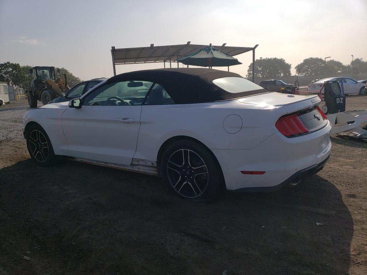 1FATP8UH5J5110088 2018 FORD MUSTANG - Image 2