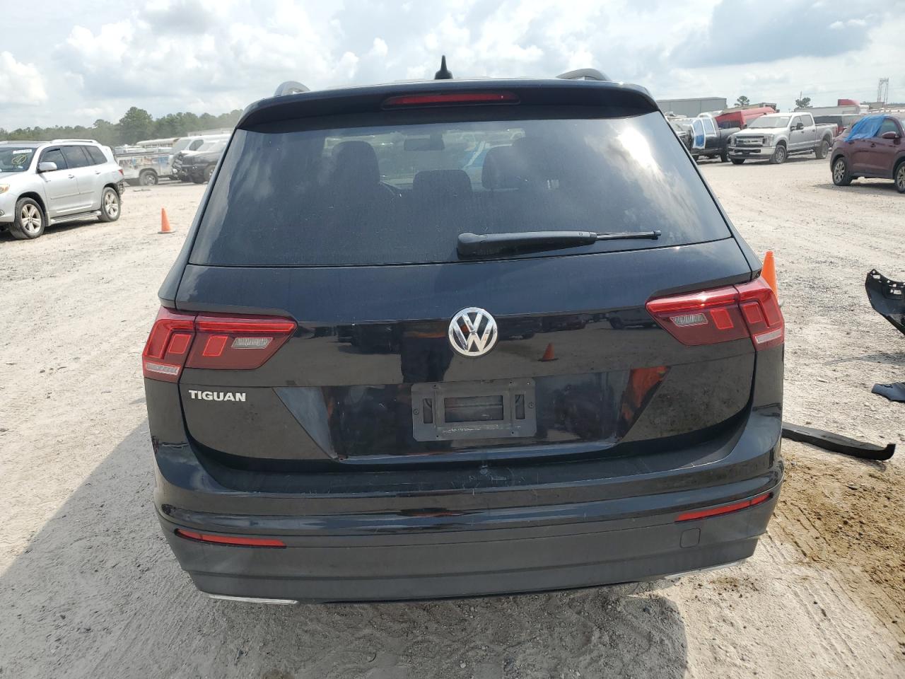 3VV1B7AX4LM136363 2020 Volkswagen Tiguan S