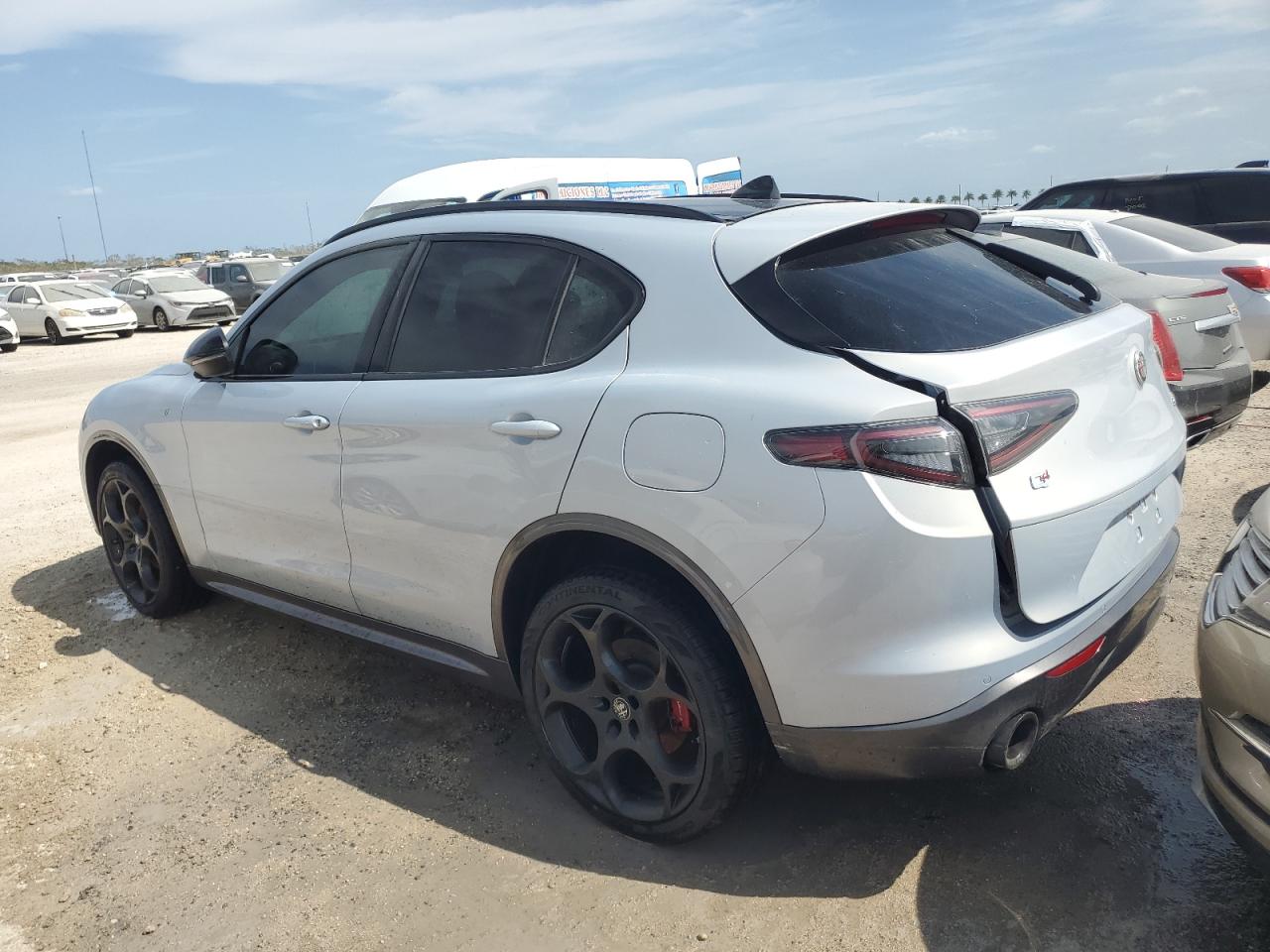 VIN ZASPAKBN5R7D81081 2024 ALFA ROMEO STELVIO no.2