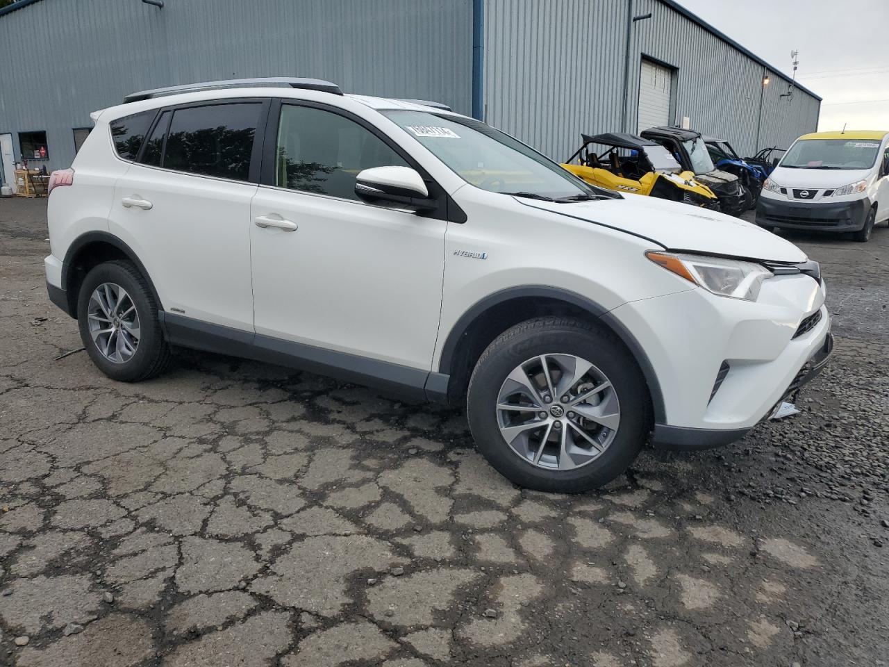 2018 Toyota RAV 4 - Image 4