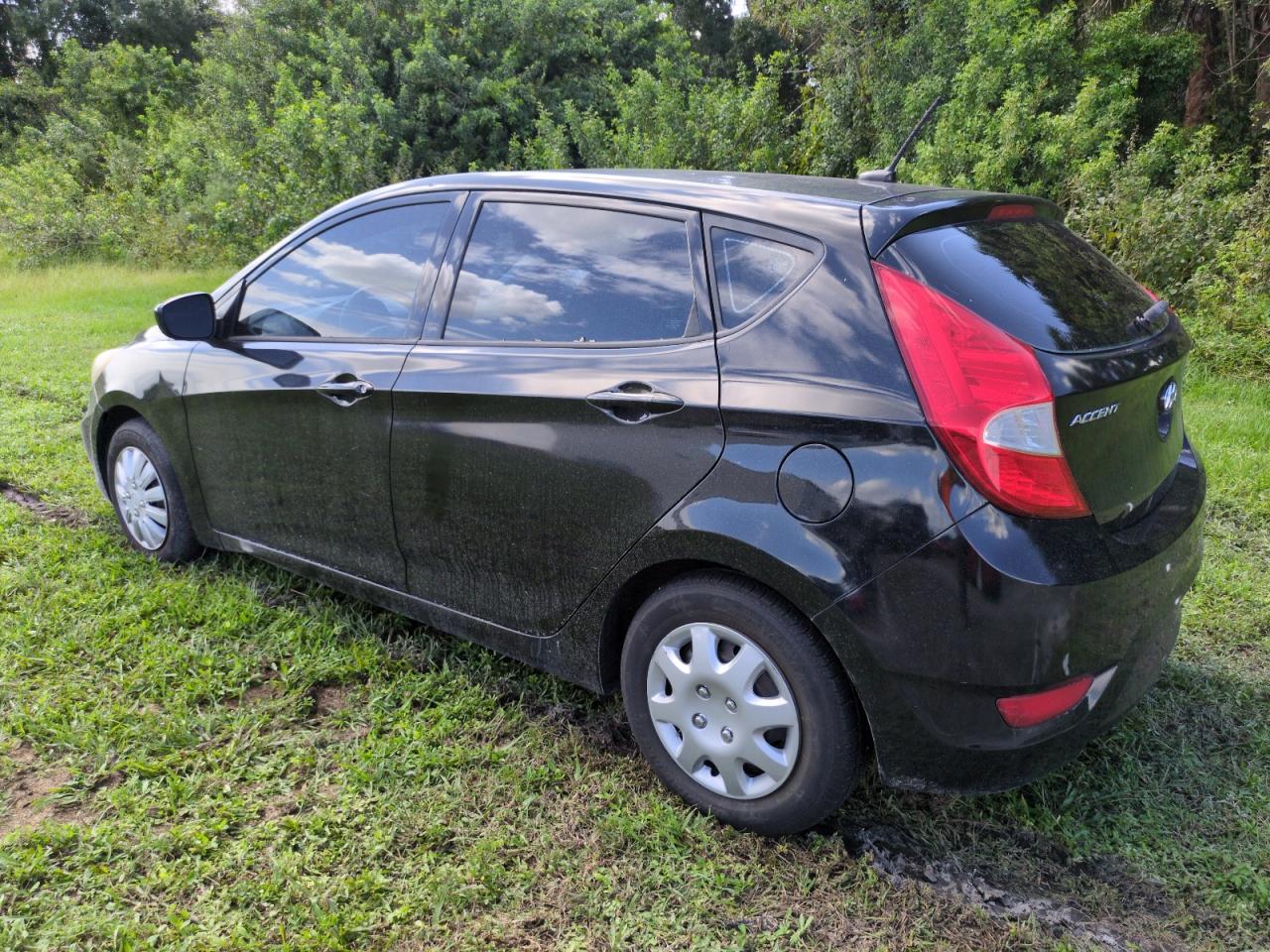 2013 Hyundai Accent - Image 2