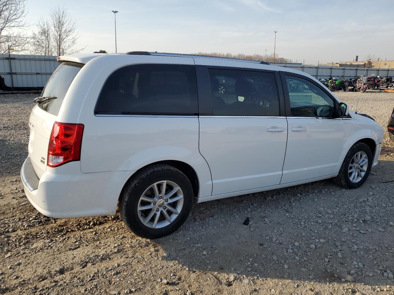 2019 Dodge Caravan - Image 3