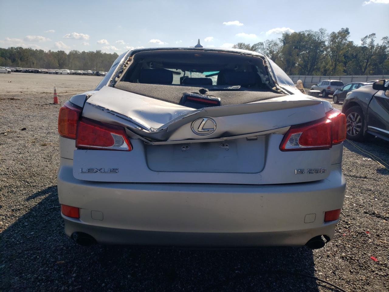 2010 Lexus IS - Image 6