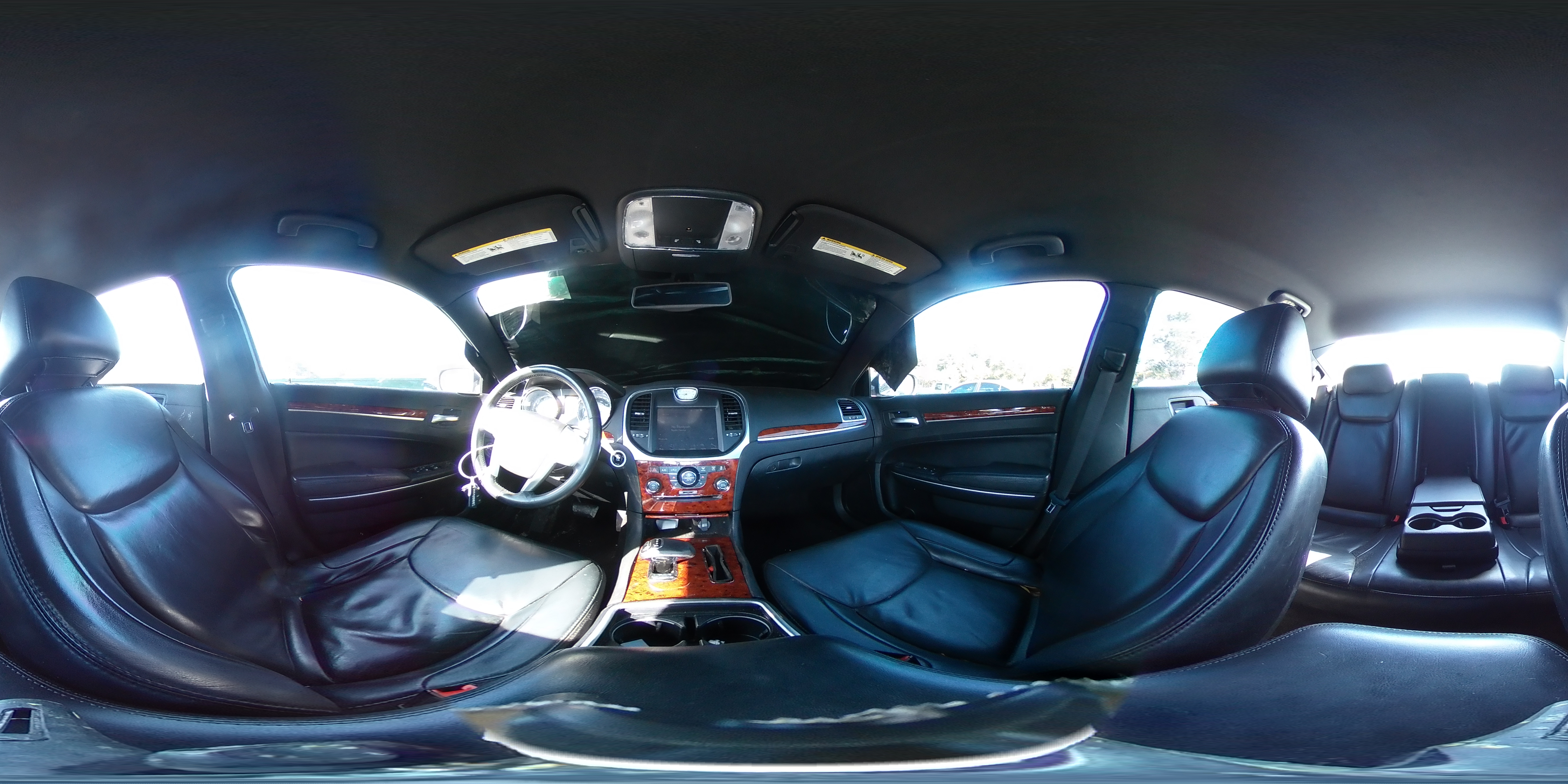 2014 Chrysler 300 - Image 13