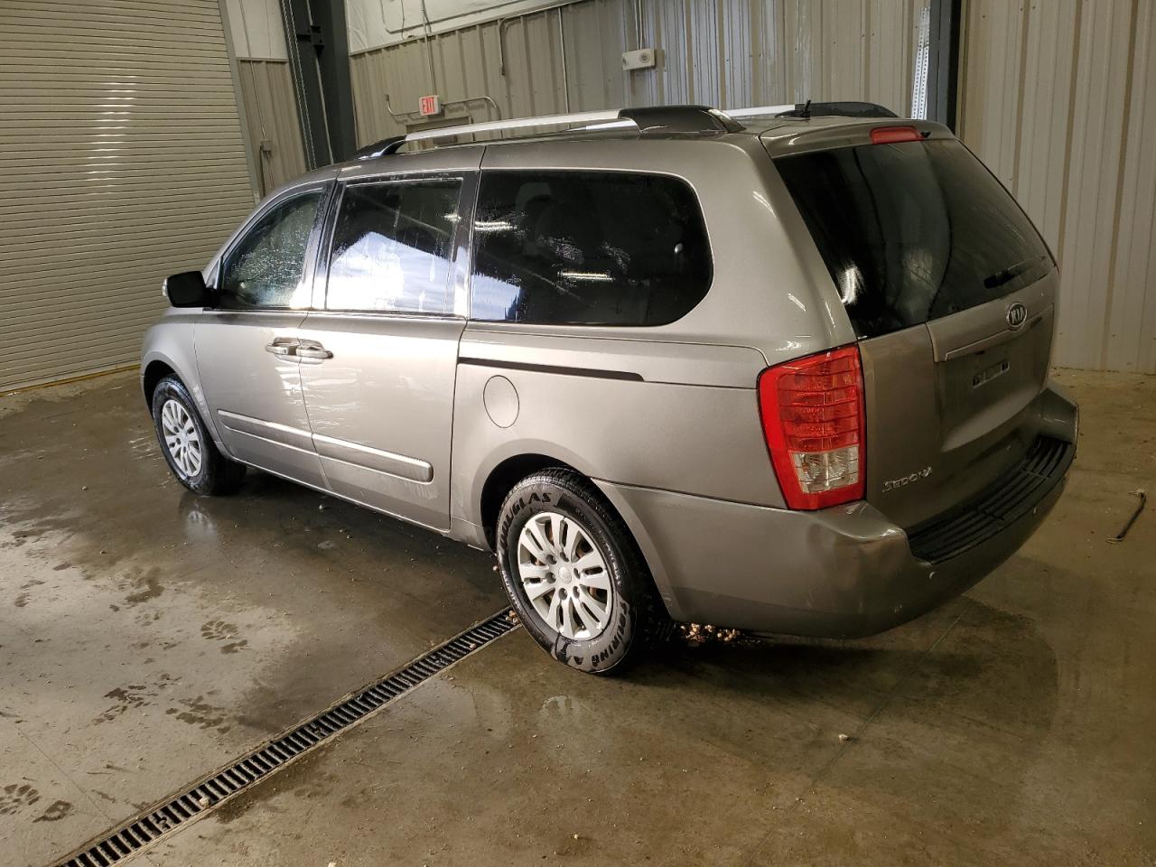 2012 Kia Sedona - Image 2