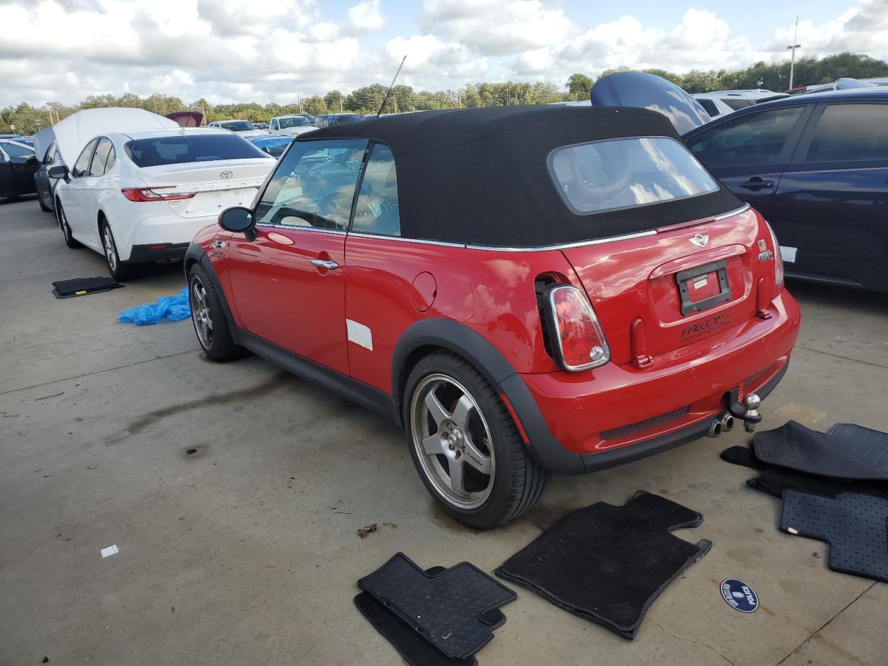 2005 Mini Cooper S VIN: WMWRH33405TF82820 Lot: 73943104