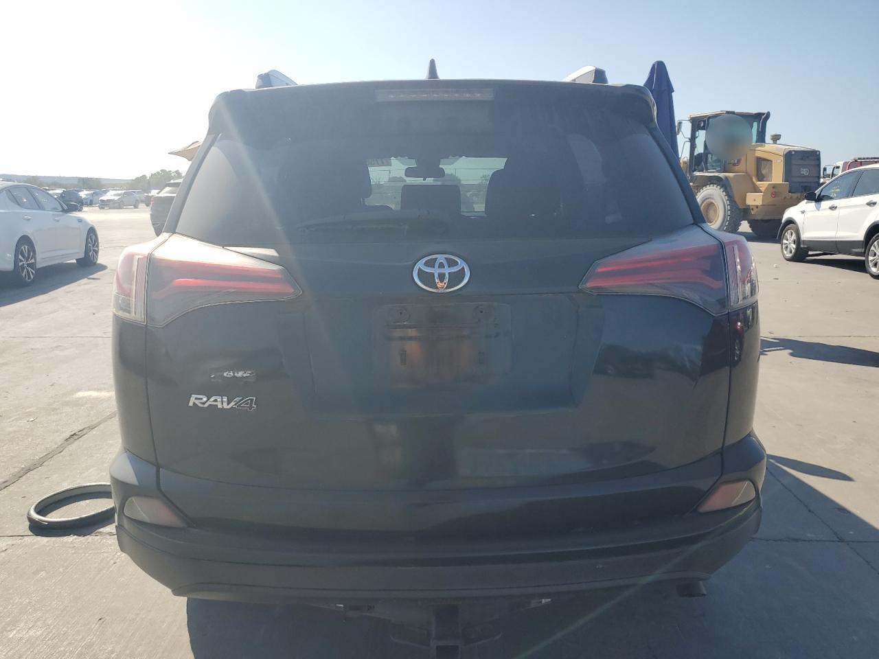 JTMZFREV2HJ716192 2017 Toyota Rav4 Le