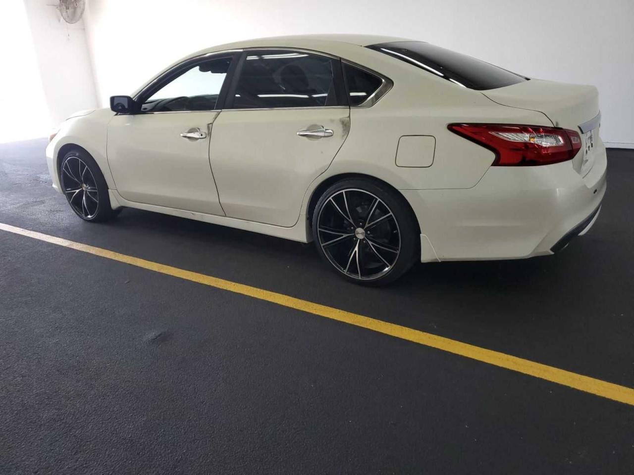 2016 Nissan Altima - Image 4