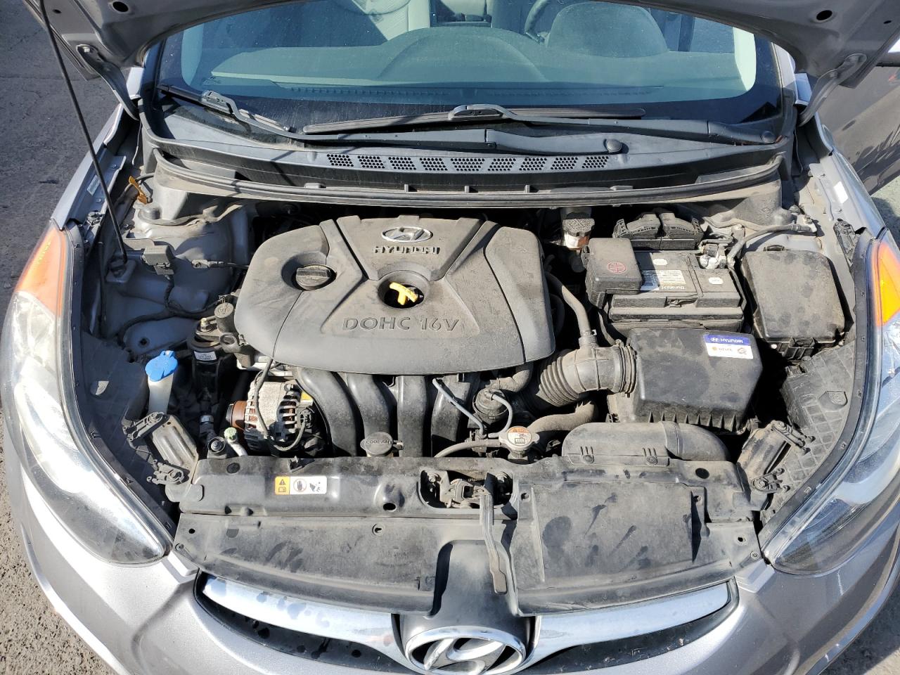 2012 Hyundai Elantra - Image 11