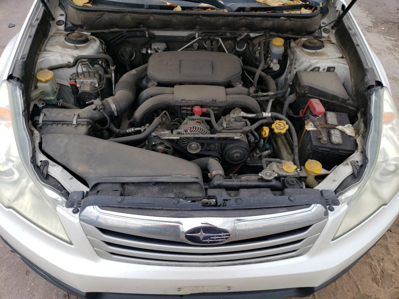 2010 Subaru Outback - Image 12