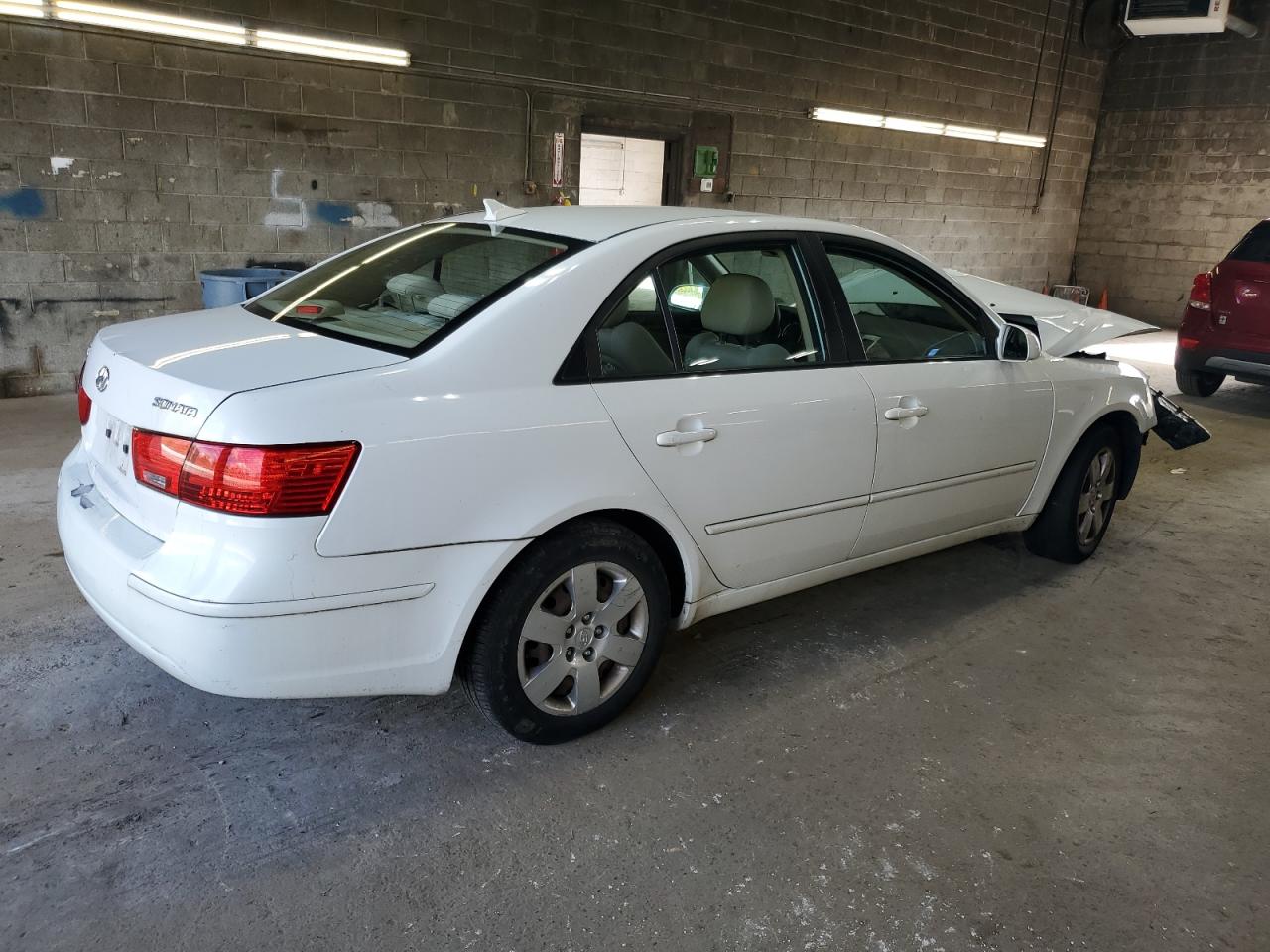 2010 Hyundai Sonata - Image 3