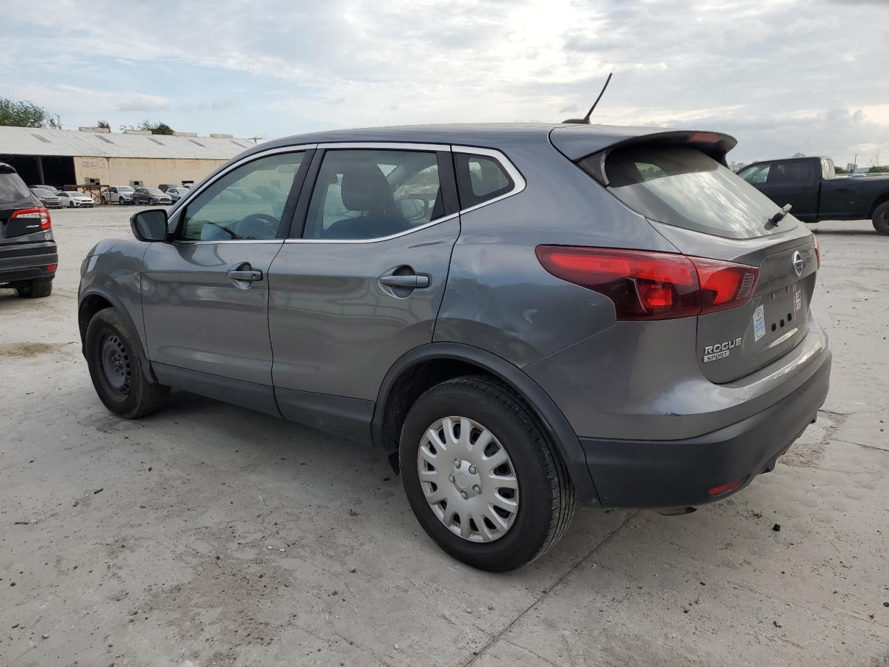 2019 Nissan Rogue - Image 2