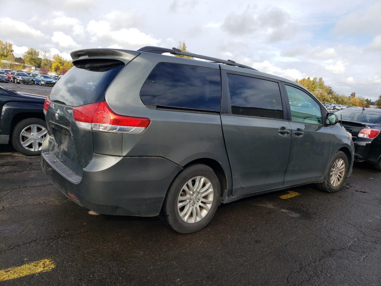 2011 Toyota Sienna - Image 3