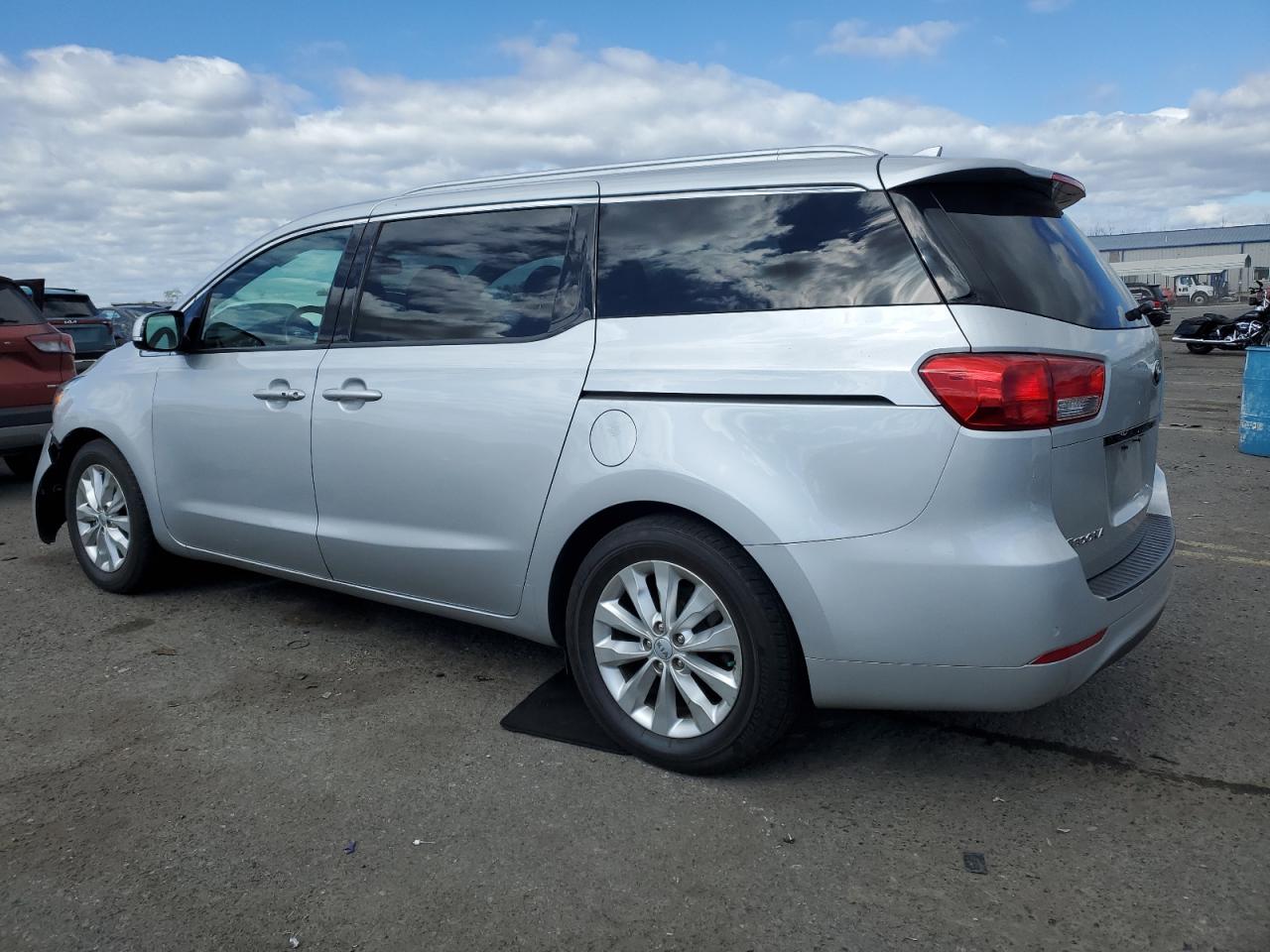 2018 Kia Sedona - Image 2