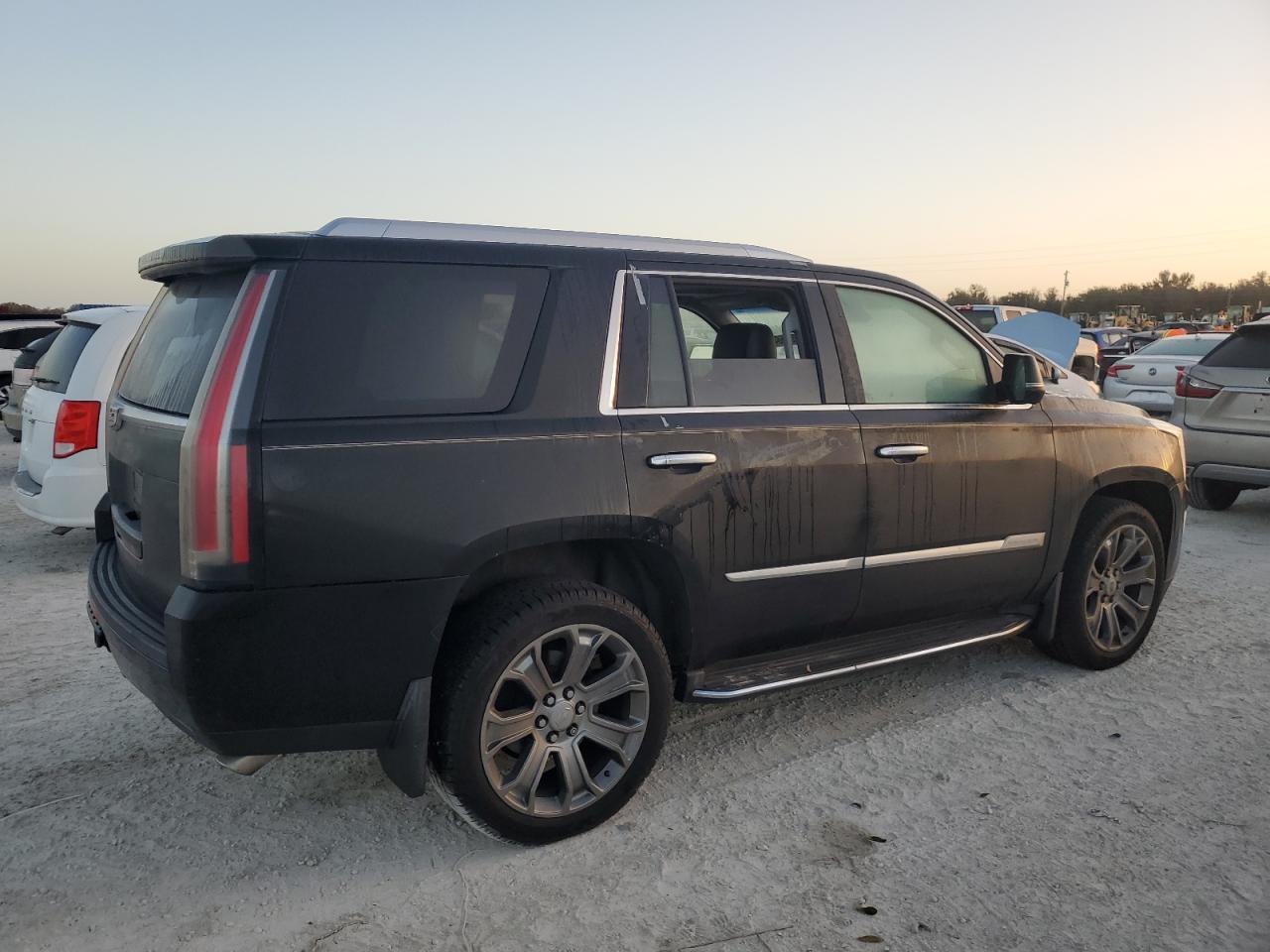 2016 Cadillac Escalade - Image 3