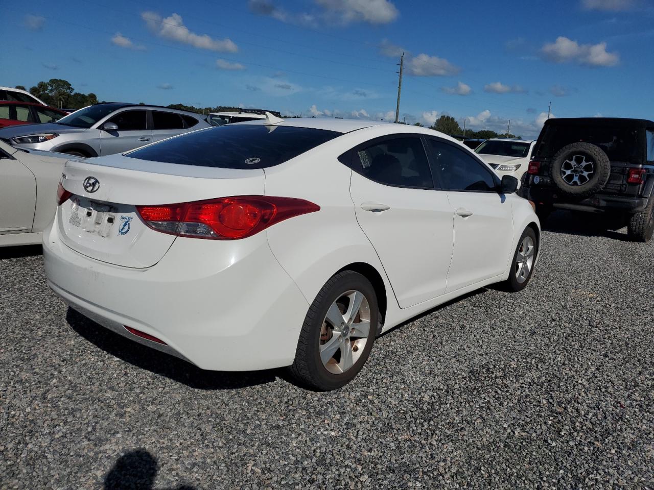 2013 Hyundai Elantra - Image 3