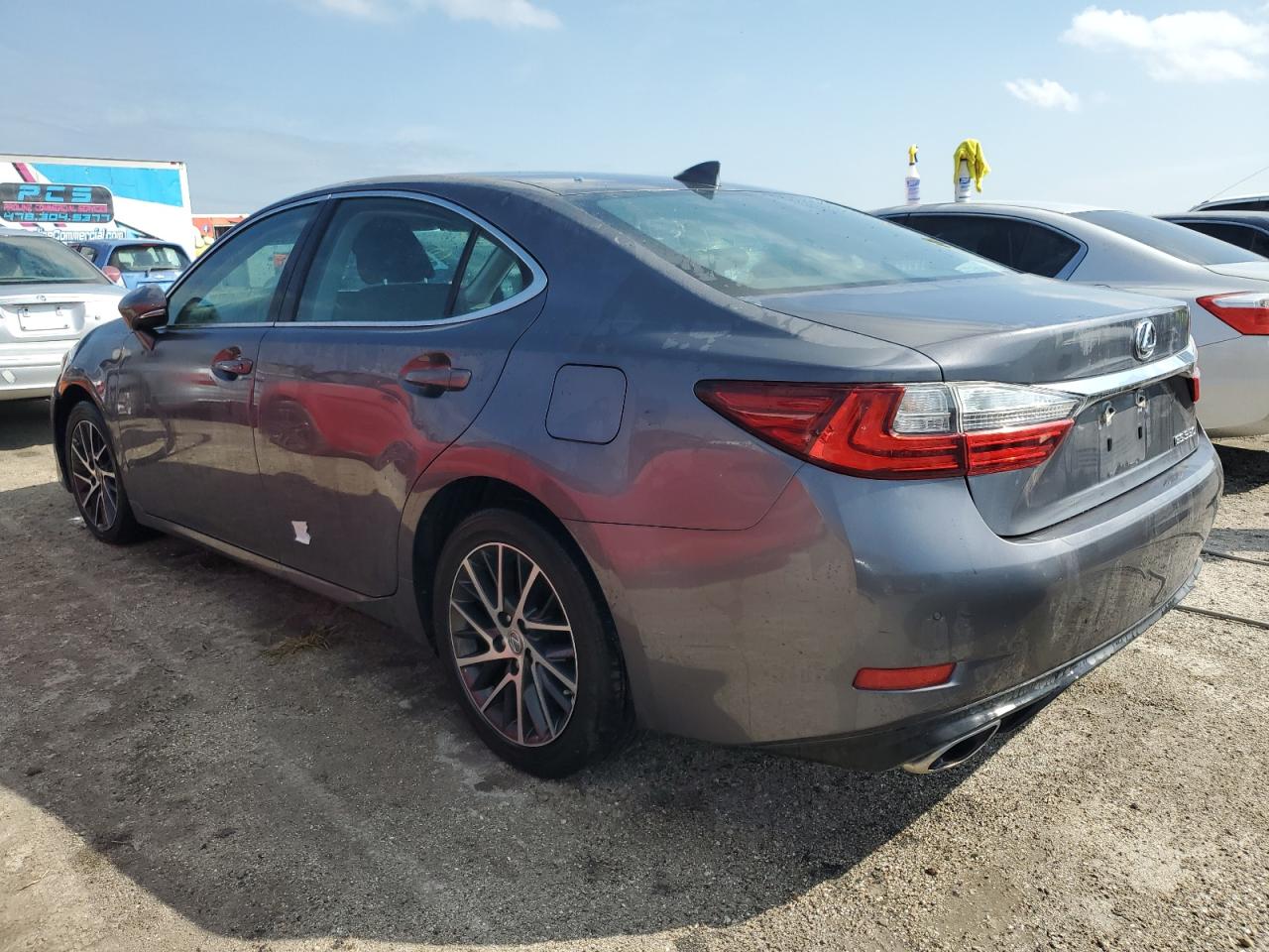2016 Lexus ES - Image 2