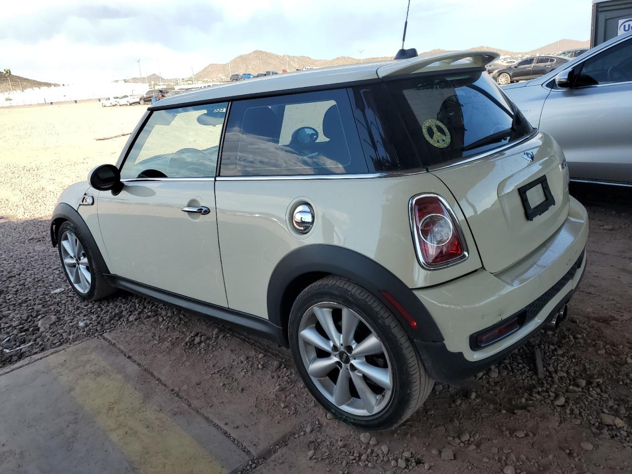2011 MINI Cooper - Image 2