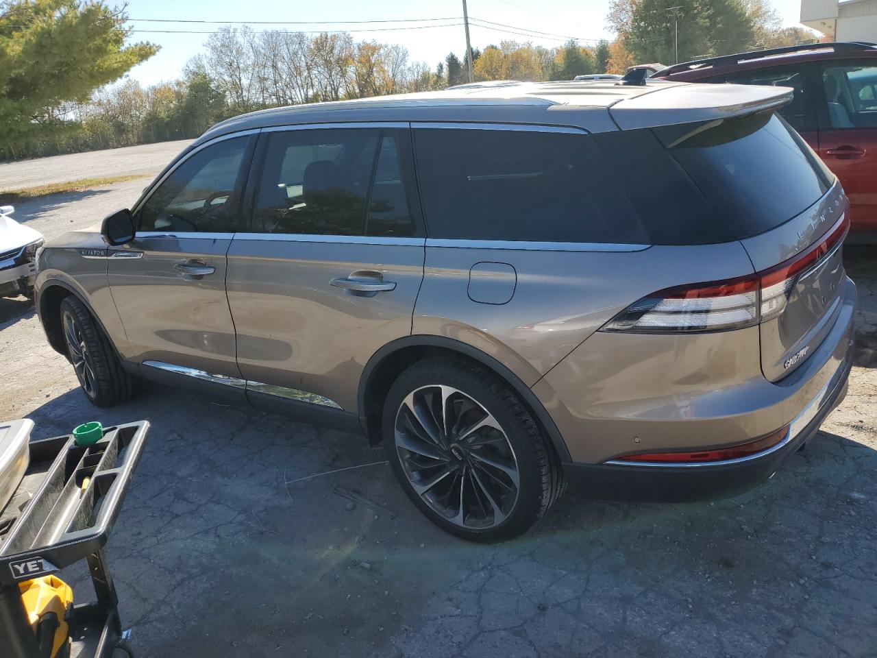 2021 Lincoln Aviator - Image 2