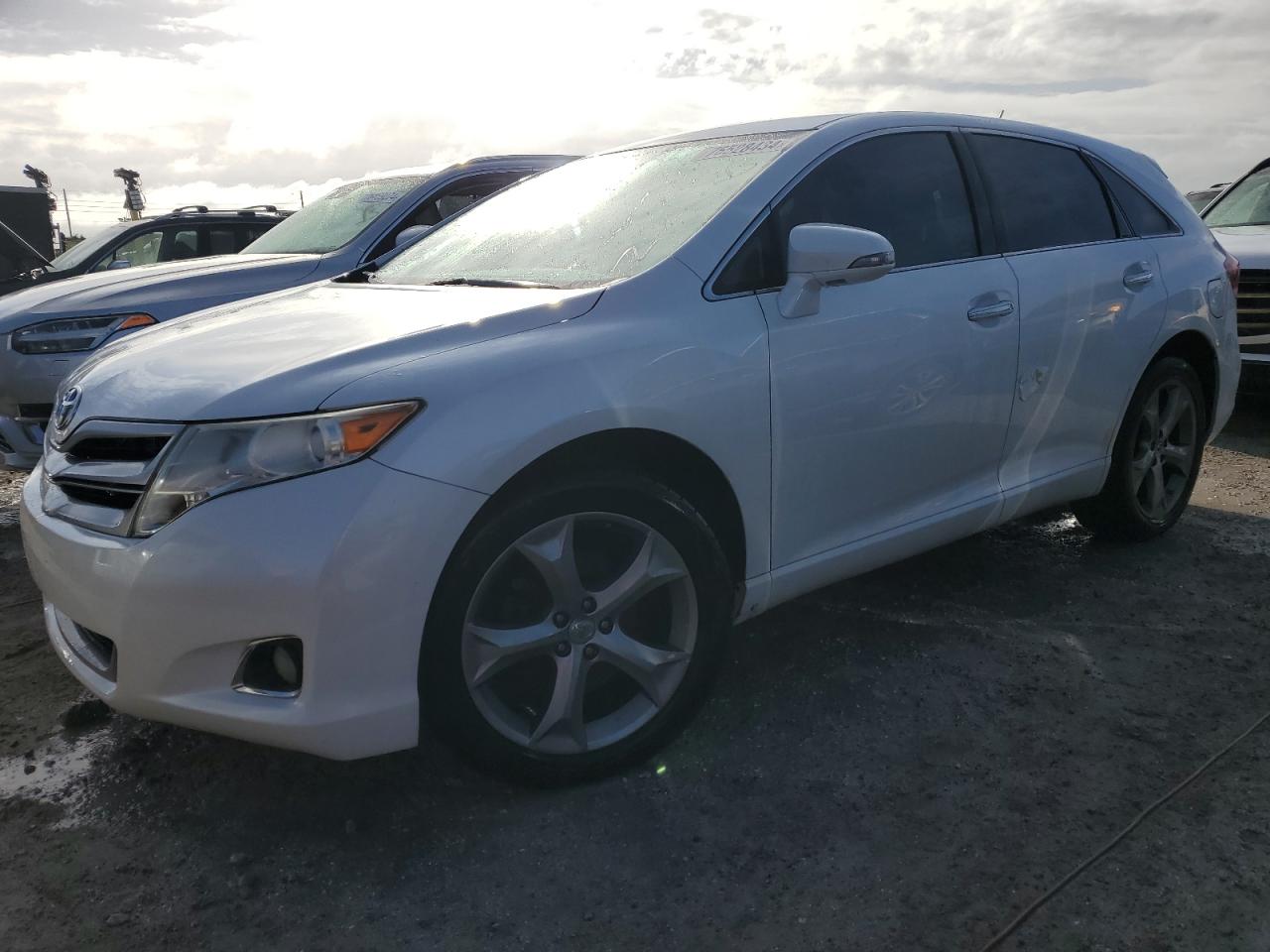 2013 Toyota Venza - Image 1