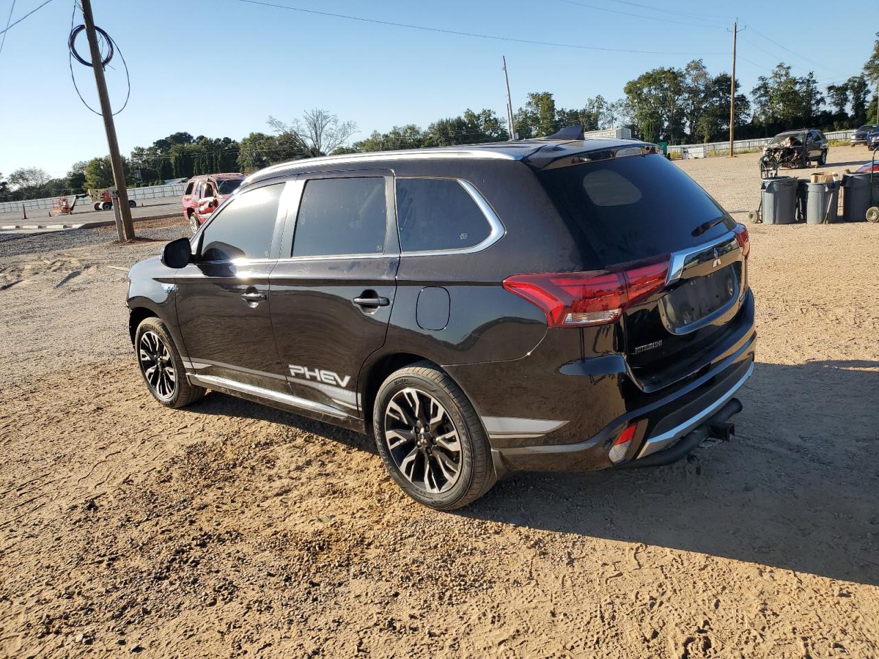 2018 Mitsubishi Outlander - Image 2