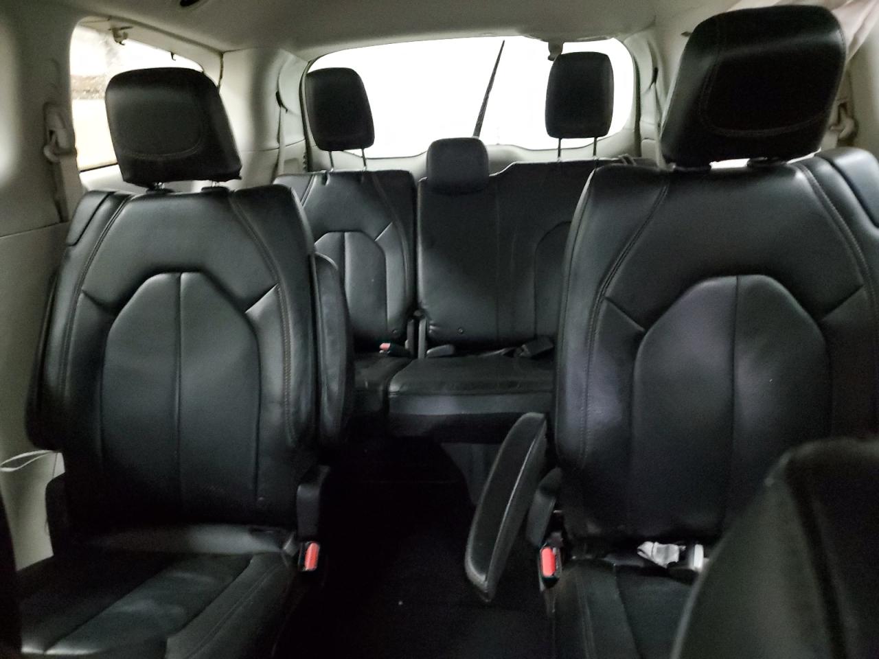 2018 Chrysler Pacifica - Image 10