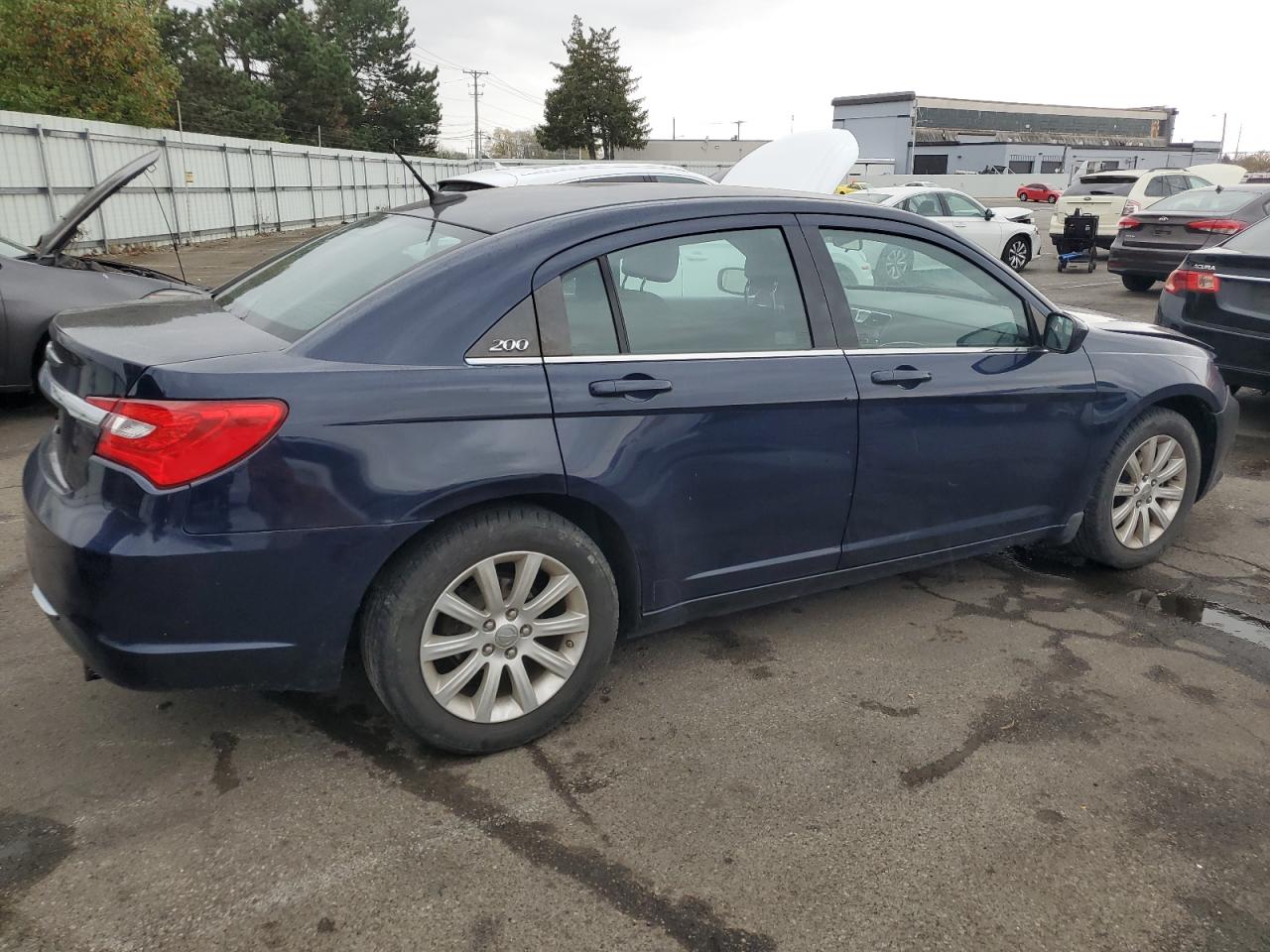 2014 Chrysler 200 - Image 3