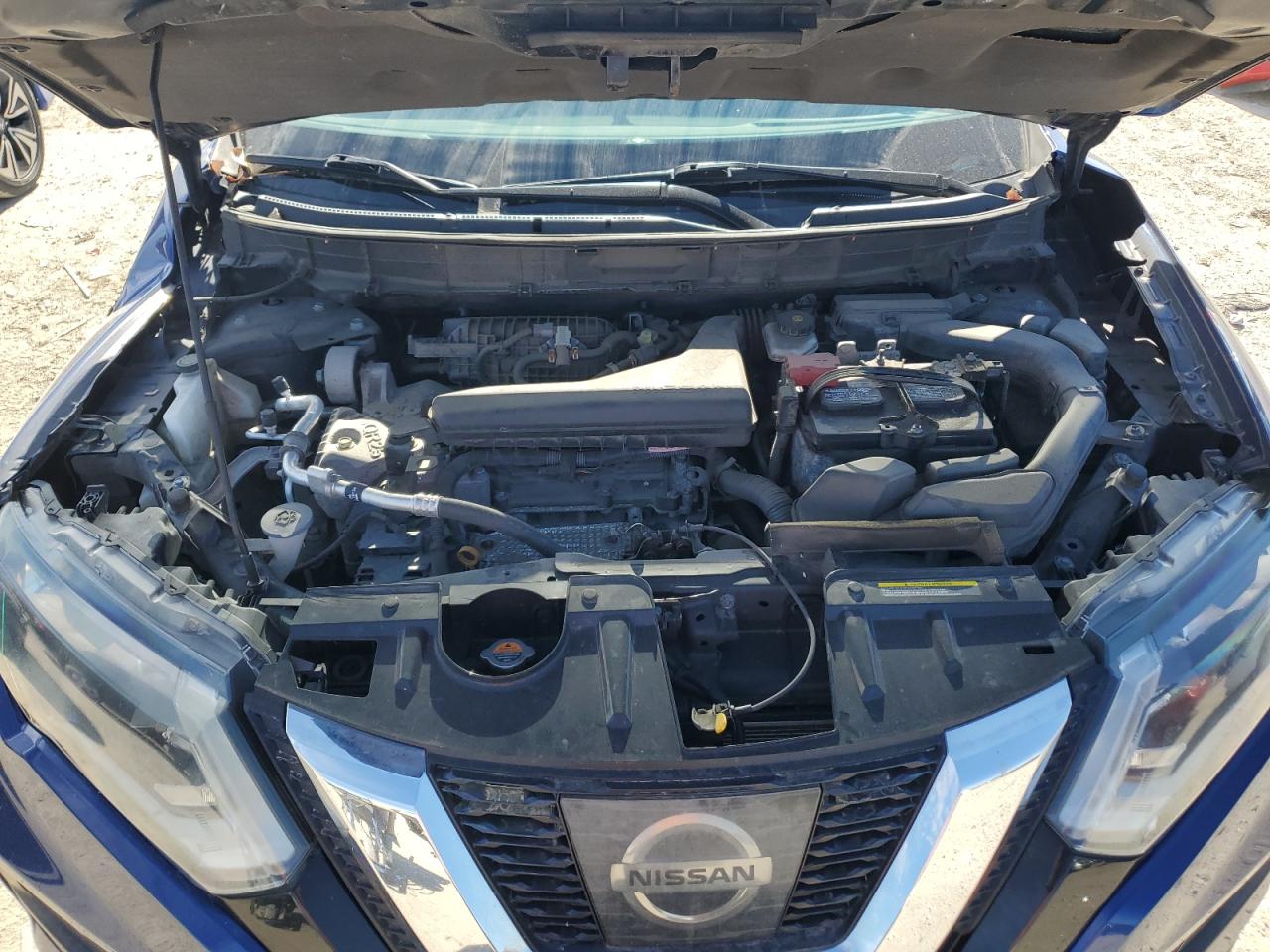2017 Nissan Rogue - Image 12